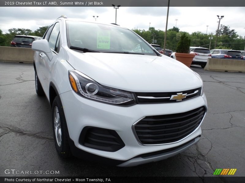 Summit White / Jet Black 2019 Chevrolet Trax LT AWD