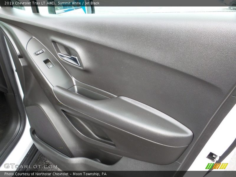 Summit White / Jet Black 2019 Chevrolet Trax LT AWD