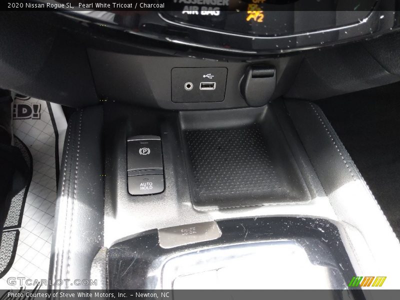 Pearl White Tricoat / Charcoal 2020 Nissan Rogue SL