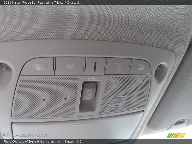 Pearl White Tricoat / Charcoal 2020 Nissan Rogue SL