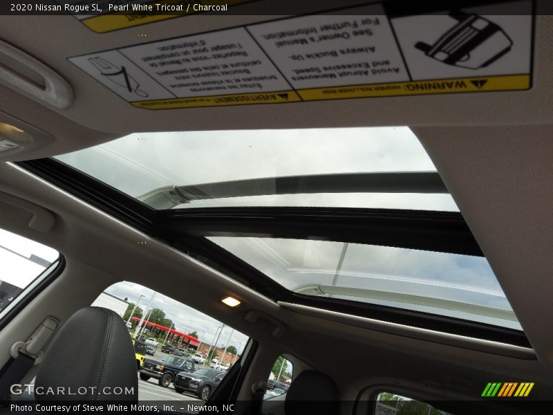 Pearl White Tricoat / Charcoal 2020 Nissan Rogue SL