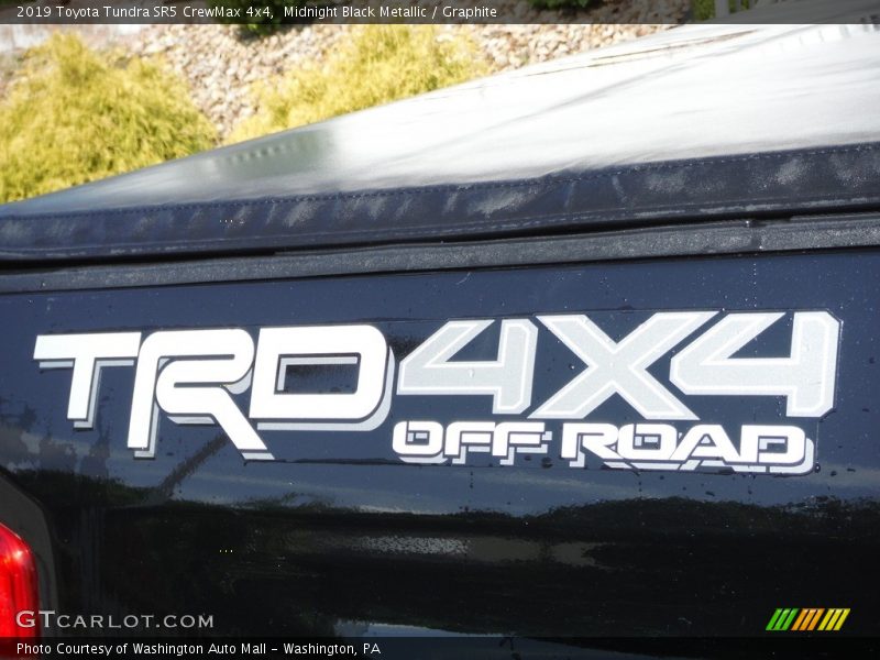 Midnight Black Metallic / Graphite 2019 Toyota Tundra SR5 CrewMax 4x4