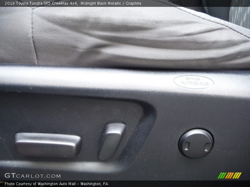 Midnight Black Metallic / Graphite 2019 Toyota Tundra SR5 CrewMax 4x4