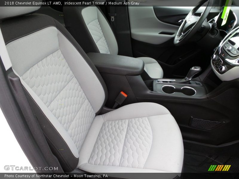 Iridescent Pearl Tricoat / Medium Ash Gray 2018 Chevrolet Equinox LT AWD