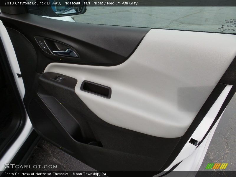 Iridescent Pearl Tricoat / Medium Ash Gray 2018 Chevrolet Equinox LT AWD