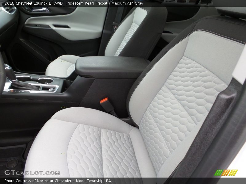 Iridescent Pearl Tricoat / Medium Ash Gray 2018 Chevrolet Equinox LT AWD