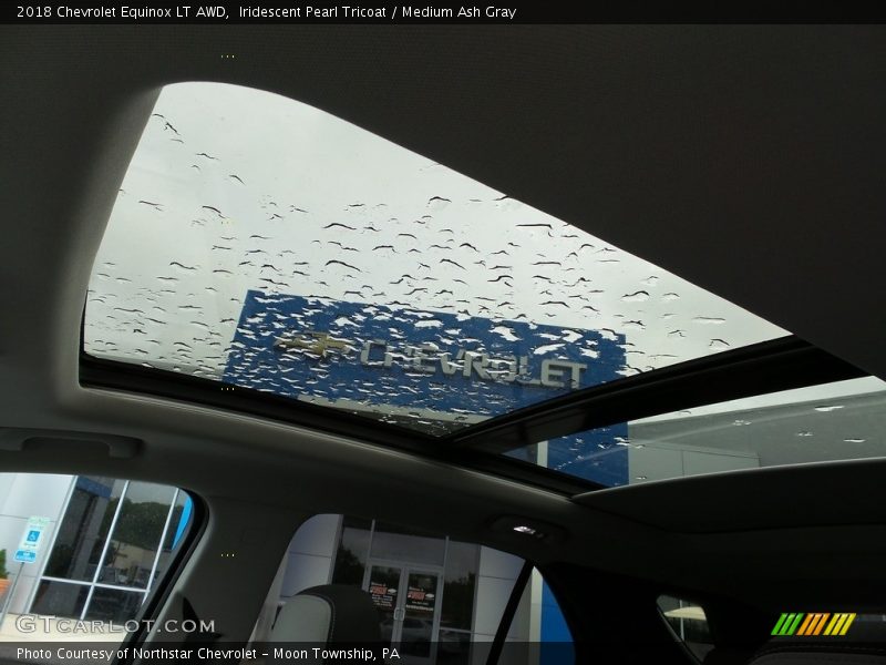 Iridescent Pearl Tricoat / Medium Ash Gray 2018 Chevrolet Equinox LT AWD