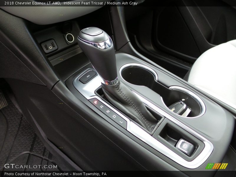 Iridescent Pearl Tricoat / Medium Ash Gray 2018 Chevrolet Equinox LT AWD