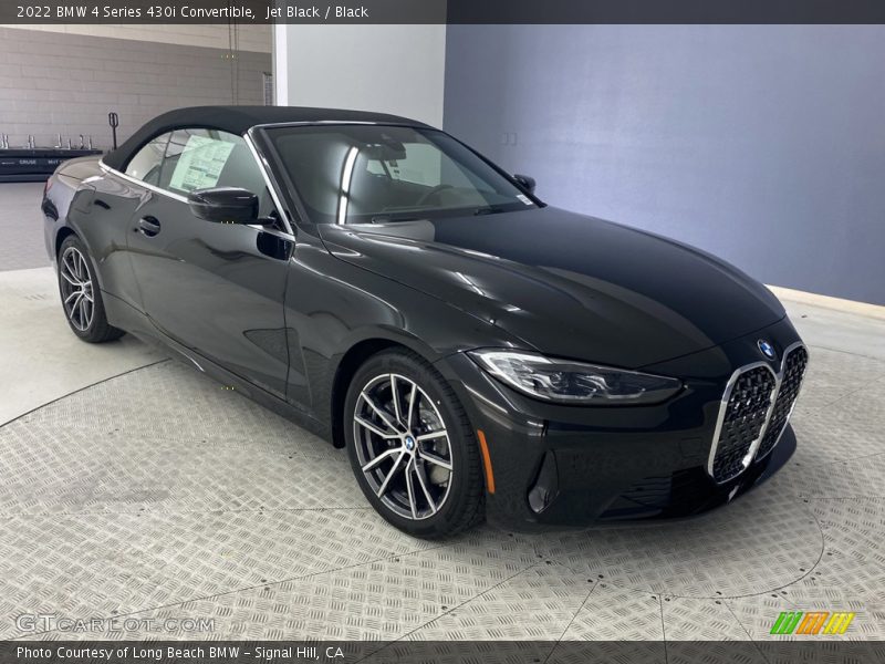 Front 3/4 View of 2022 4 Series 430i Convertible