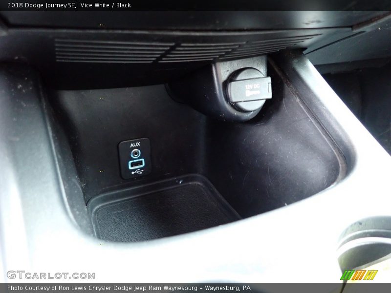 Vice White / Black 2018 Dodge Journey SE