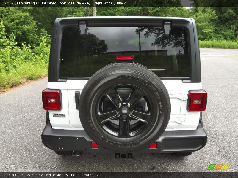 Bright White / Black 2022 Jeep Wrangler Unlimited Sport Altitude 4x4