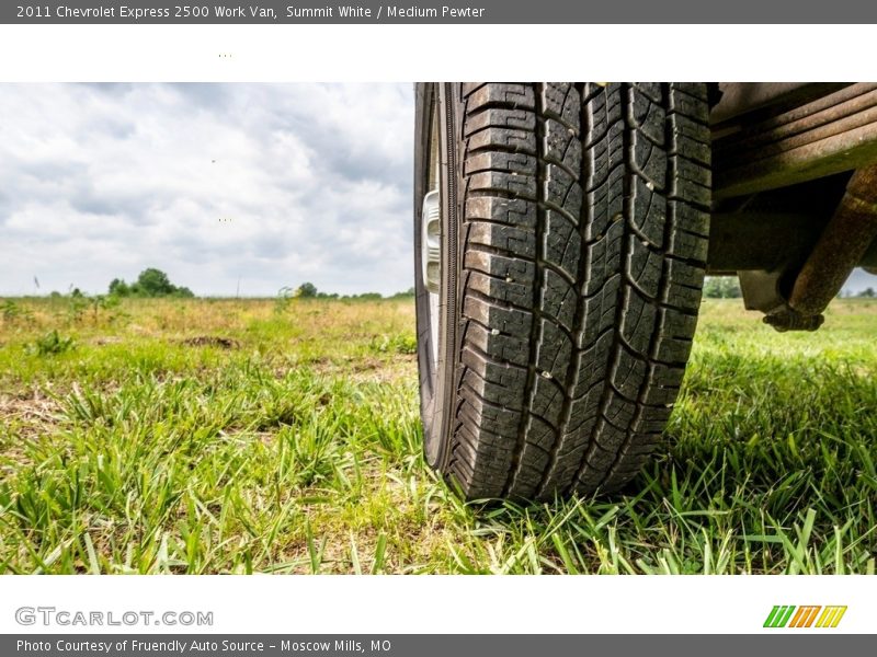 Summit White / Medium Pewter 2011 Chevrolet Express 2500 Work Van