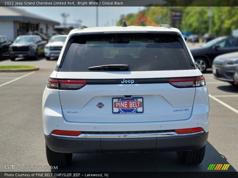 Bright White / Global Black 2022 Jeep Grand Cherokee Limited 4x4