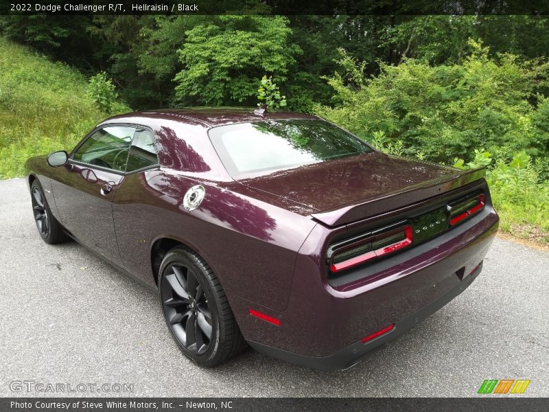 Hellraisin / Black 2022 Dodge Challenger R/T
