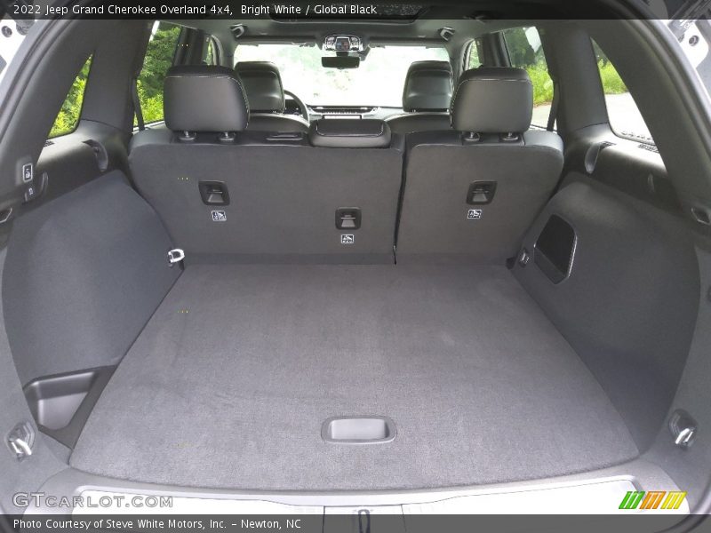  2022 Grand Cherokee Overland 4x4 Trunk