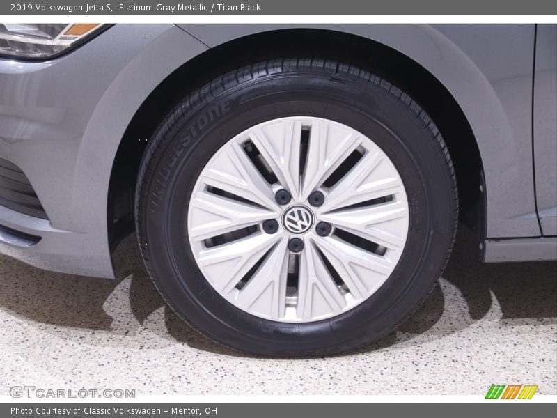 Platinum Gray Metallic / Titan Black 2019 Volkswagen Jetta S