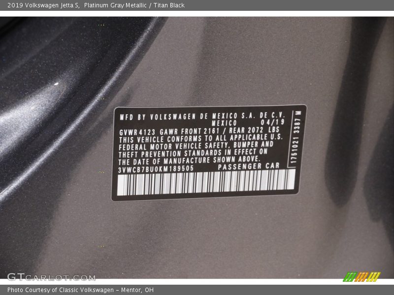 Platinum Gray Metallic / Titan Black 2019 Volkswagen Jetta S