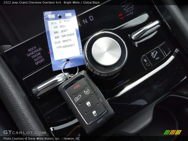 Keys of 2022 Grand Cherokee Overland 4x4