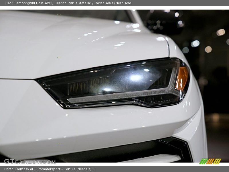 Bianco Icarus Metallic / Rosso Alala/Nero Ade 2022 Lamborghini Urus AWD