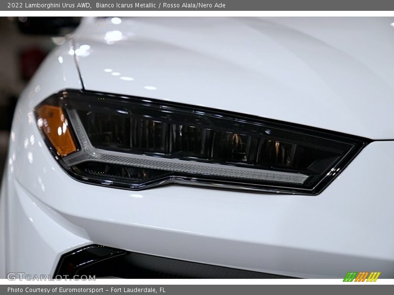 Bianco Icarus Metallic / Rosso Alala/Nero Ade 2022 Lamborghini Urus AWD