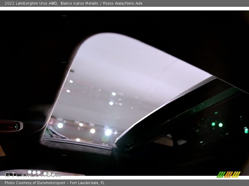 Bianco Icarus Metallic / Rosso Alala/Nero Ade 2022 Lamborghini Urus AWD