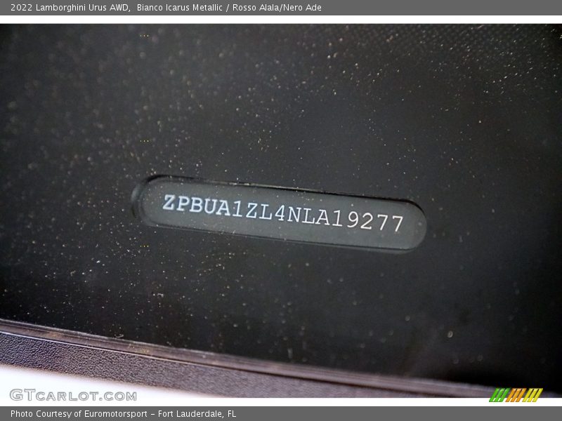 Bianco Icarus Metallic / Rosso Alala/Nero Ade 2022 Lamborghini Urus AWD