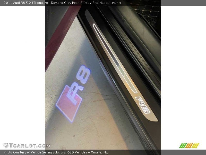  2011 R8 5.2 FSI quattro Logo