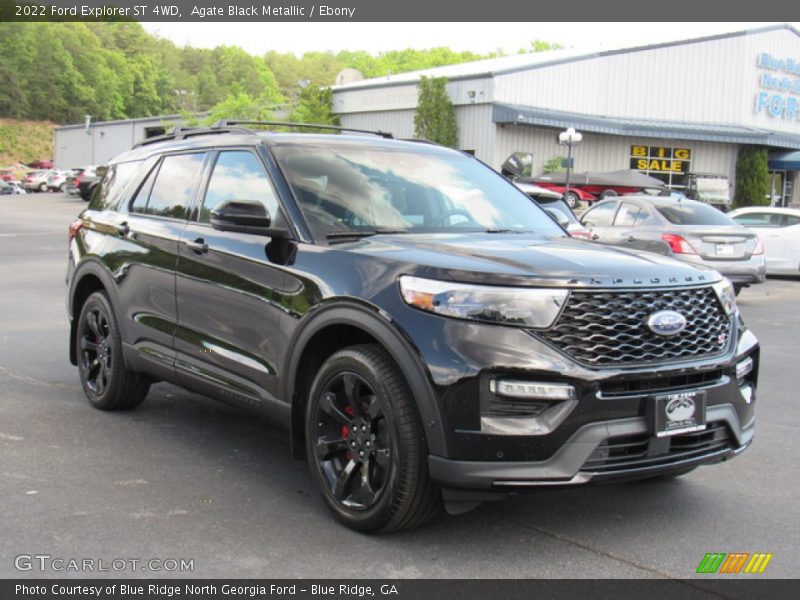 Front 3/4 View of 2022 Explorer ST 4WD