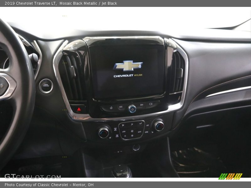 Mosaic Black Metallic / Jet Black 2019 Chevrolet Traverse LT