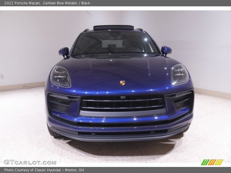 Gentian Blue Metallic / Black 2022 Porsche Macan