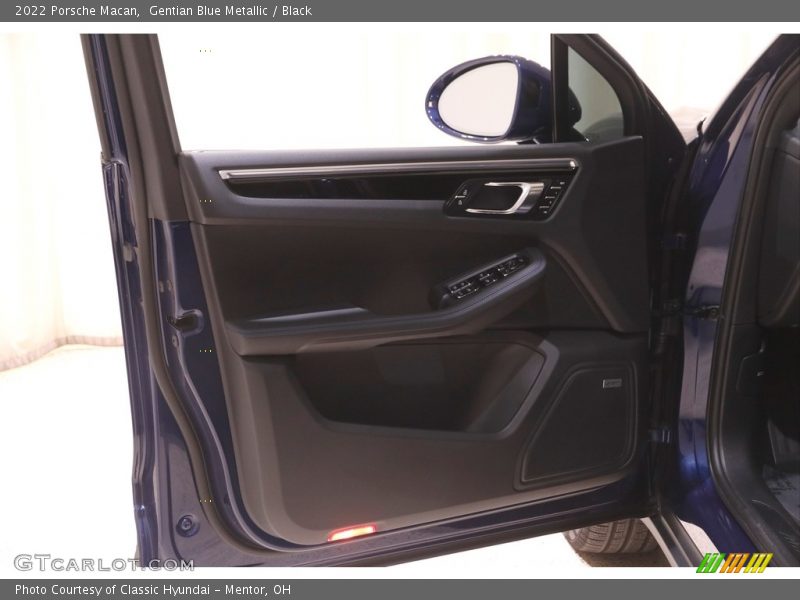 Door Panel of 2022 Macan 
