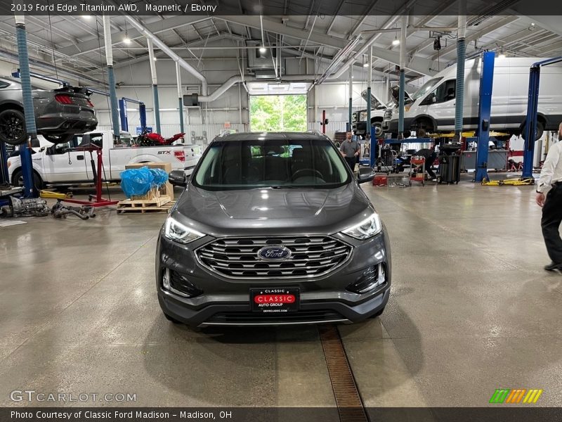 Magnetic / Ebony 2019 Ford Edge Titanium AWD