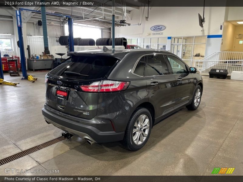 Magnetic / Ebony 2019 Ford Edge Titanium AWD