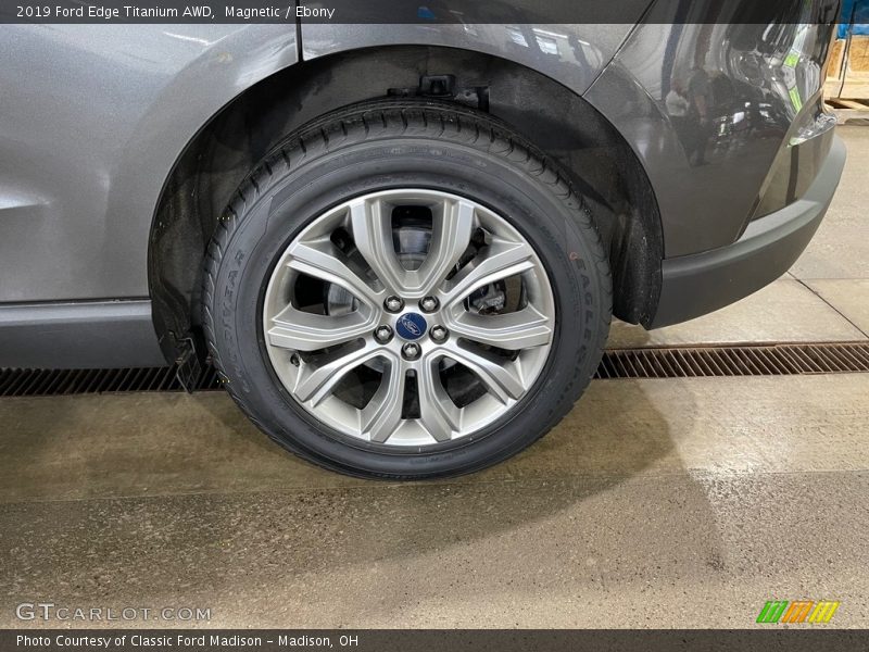 Magnetic / Ebony 2019 Ford Edge Titanium AWD