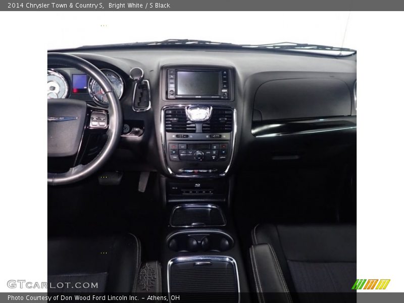 Bright White / S Black 2014 Chrysler Town & Country S