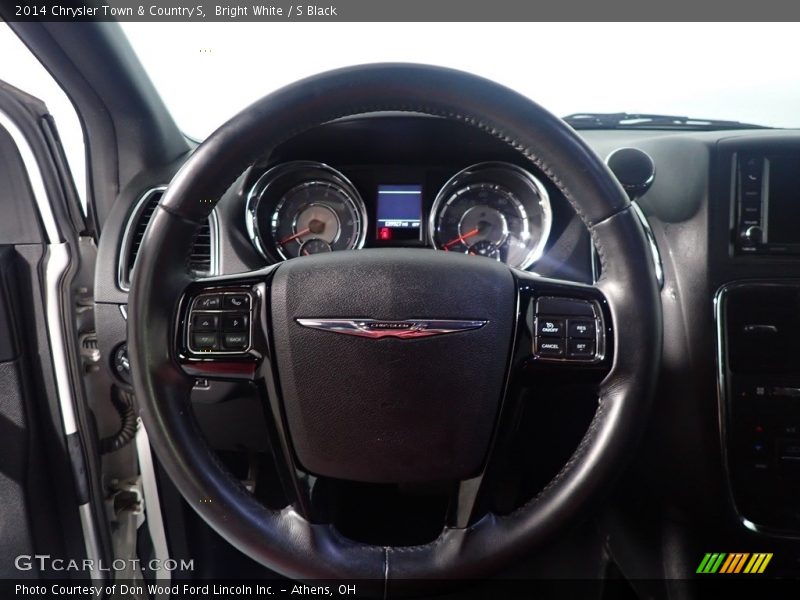 Bright White / S Black 2014 Chrysler Town & Country S