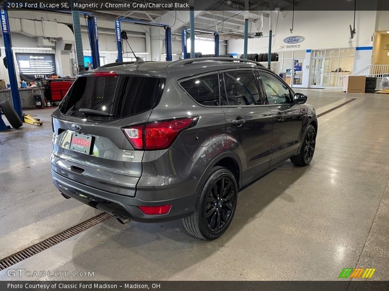 Magnetic / Chromite Gray/Charcoal Black 2019 Ford Escape SE