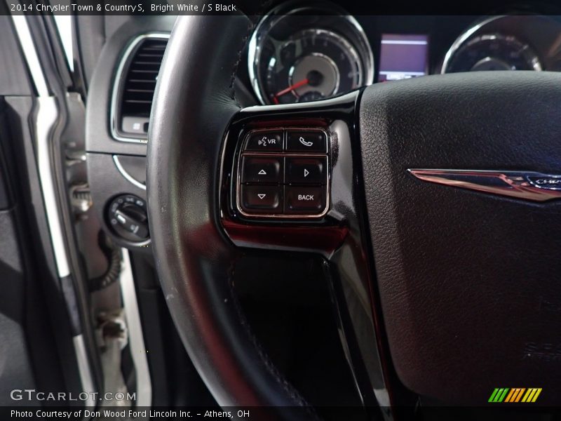 Bright White / S Black 2014 Chrysler Town & Country S