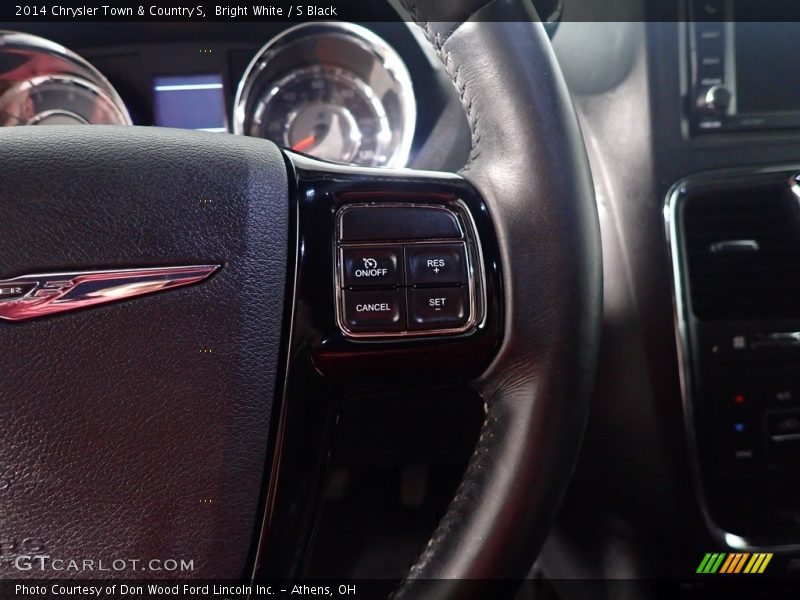 Bright White / S Black 2014 Chrysler Town & Country S