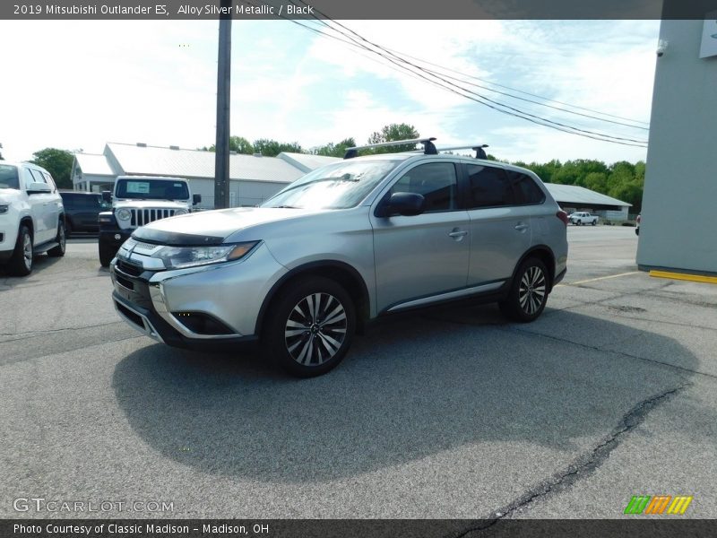 Alloy Silver Metallic / Black 2019 Mitsubishi Outlander ES