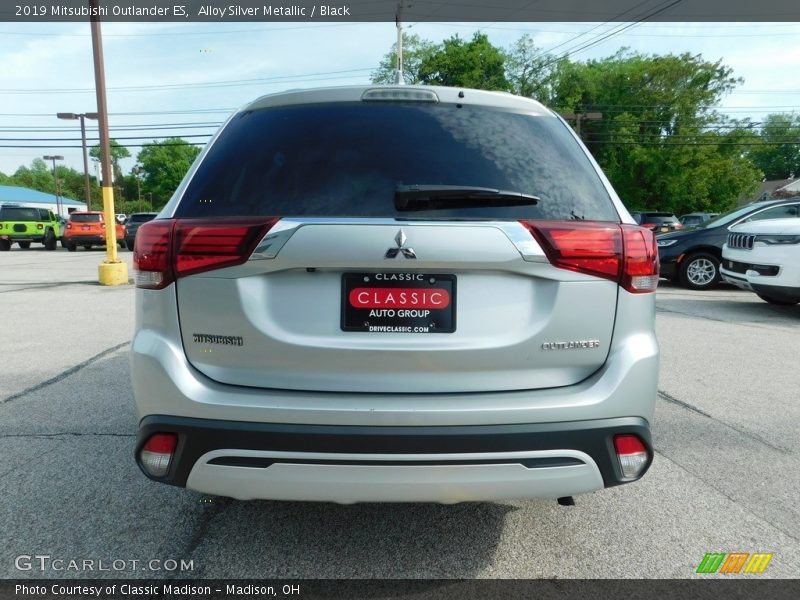 Alloy Silver Metallic / Black 2019 Mitsubishi Outlander ES