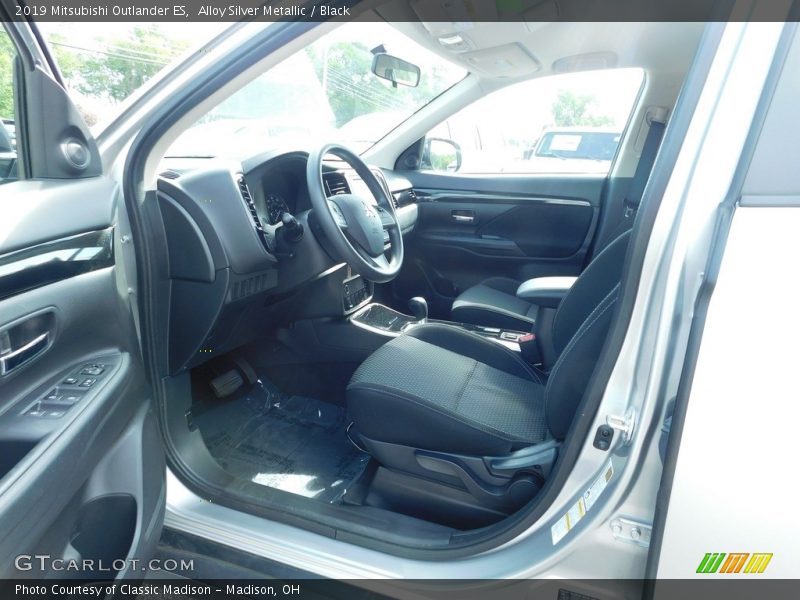 Alloy Silver Metallic / Black 2019 Mitsubishi Outlander ES