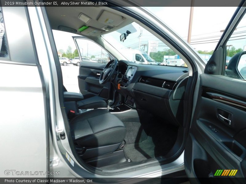 Alloy Silver Metallic / Black 2019 Mitsubishi Outlander ES