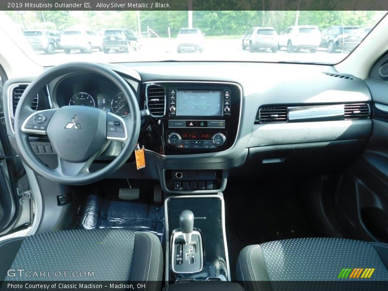 Alloy Silver Metallic / Black 2019 Mitsubishi Outlander ES