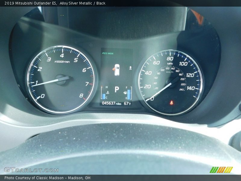 Alloy Silver Metallic / Black 2019 Mitsubishi Outlander ES