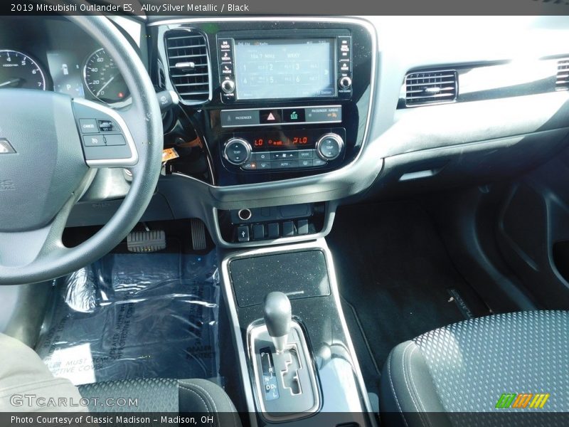 Alloy Silver Metallic / Black 2019 Mitsubishi Outlander ES