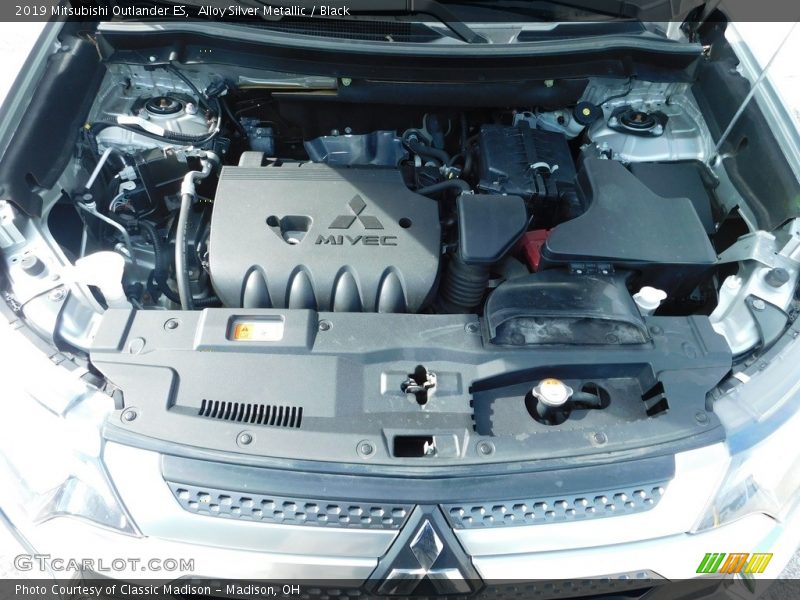 Alloy Silver Metallic / Black 2019 Mitsubishi Outlander ES