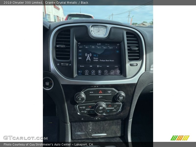 Granite Crystal Metallic / Black 2019 Chrysler 300 Limited