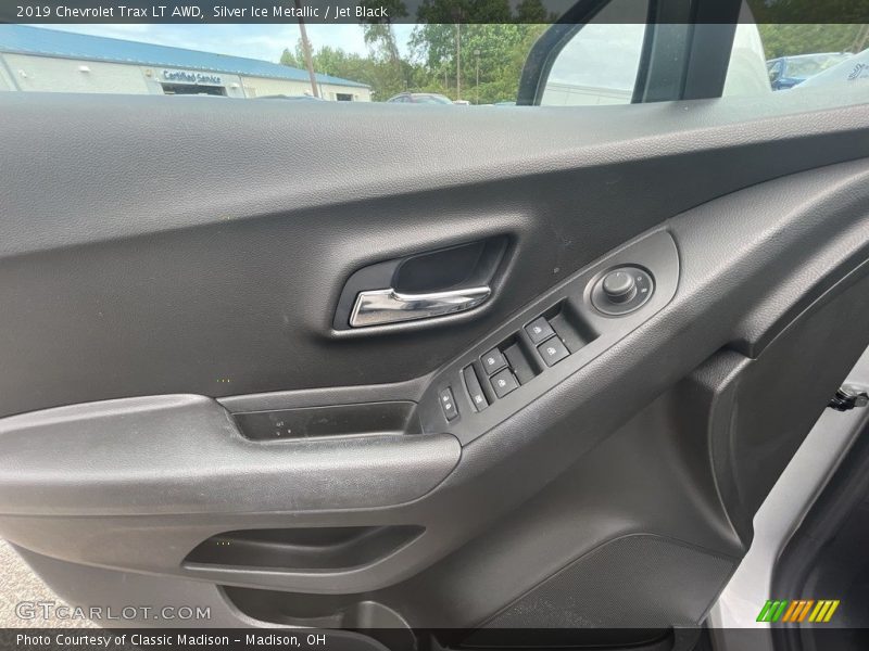 Silver Ice Metallic / Jet Black 2019 Chevrolet Trax LT AWD