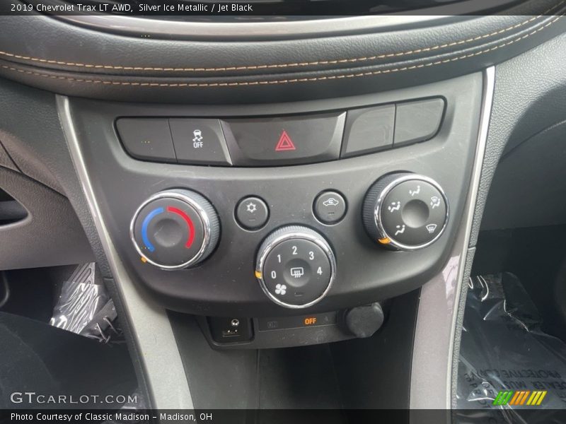 Silver Ice Metallic / Jet Black 2019 Chevrolet Trax LT AWD